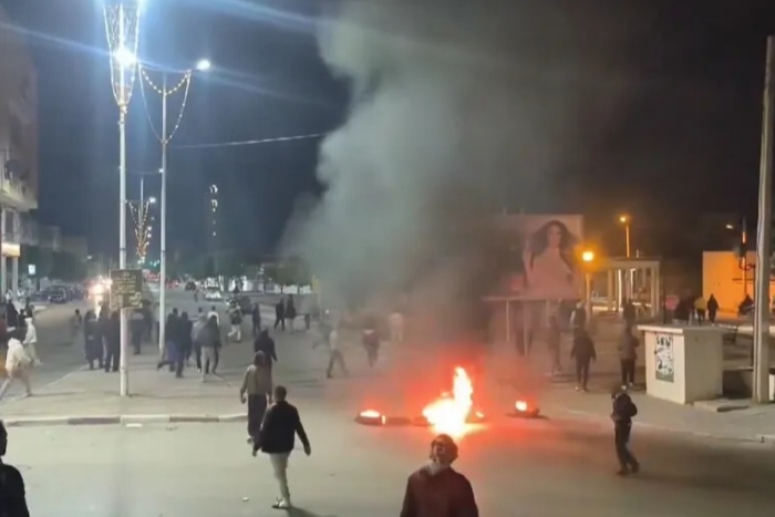 تونس.. اشتباكات بين الشرطة ومحتجين عقب مطاردة انتهت بوفاة ثلاثيني